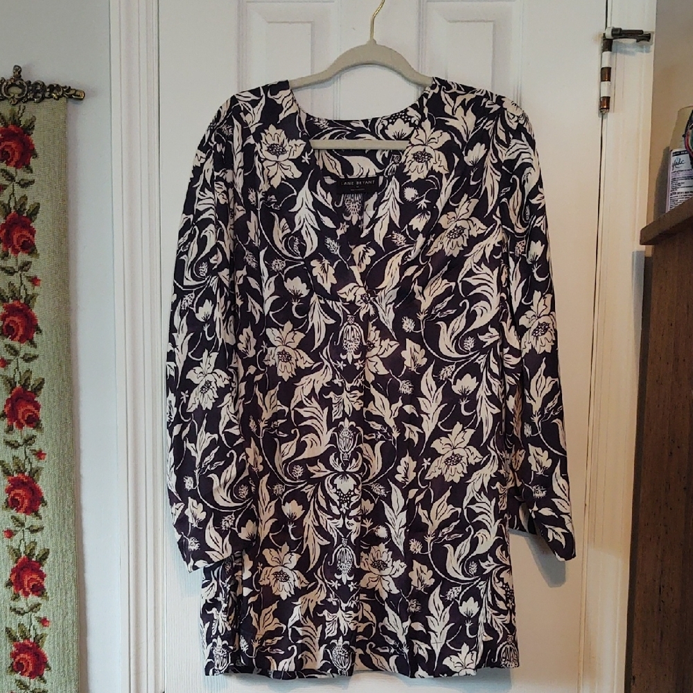 Lane Bryant Size 20 Floral Navy and White Tunic NWT